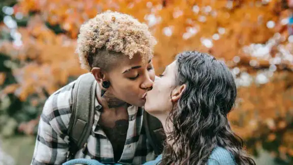 HER Lesbian, bi & queer dating
